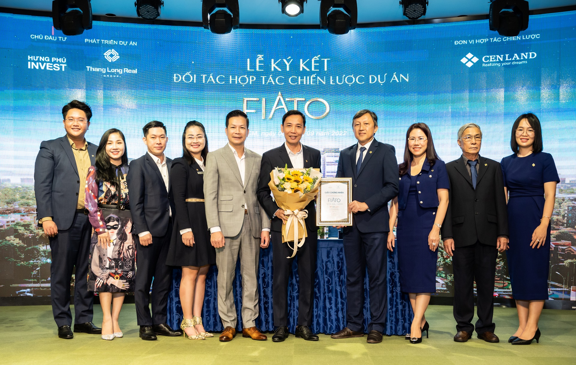 Đại diện Thang Long Real Group và Cen Land ký kết đối tác hợp tác chiến lược